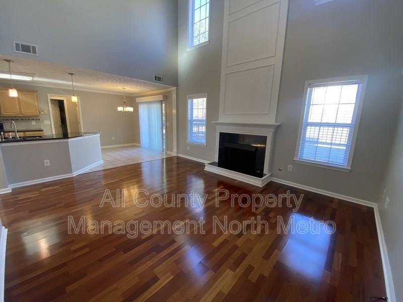 1910 Overland Xing - Photo 2 of 10