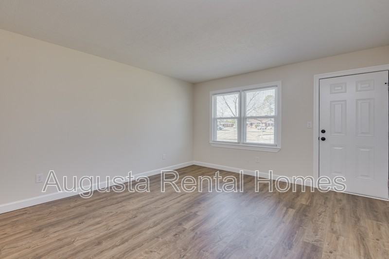 2000 Coleman Ct - Photo 5 of 35