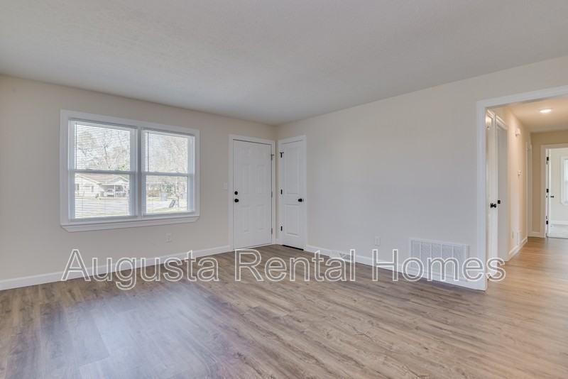 2000 Coleman Ct - Photo 6 of 35