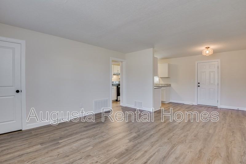 2000 Coleman Ct - Photo 7 of 35