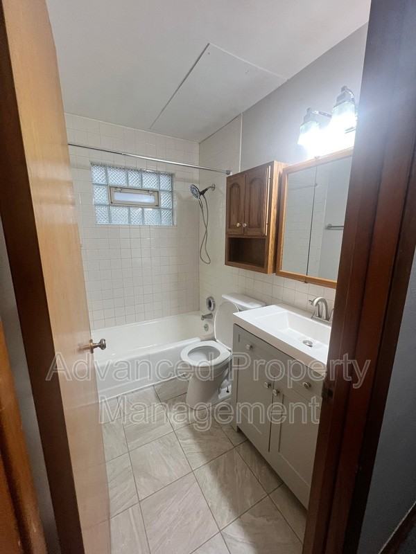 5750 N 91st St #4 - Photo 5 of 6