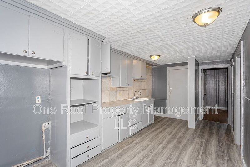 3223 E 8th St #2W - Photo 3 of 19