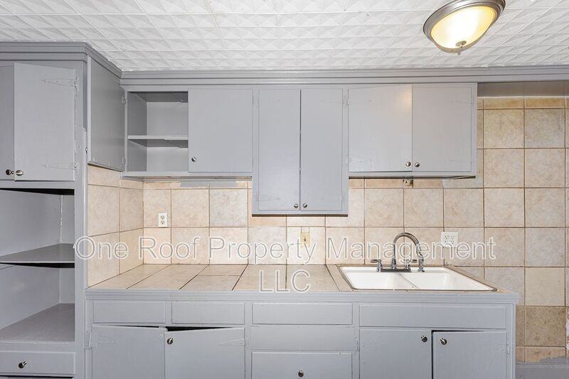 3223 E 8th St #2W - Photo 4 of 19