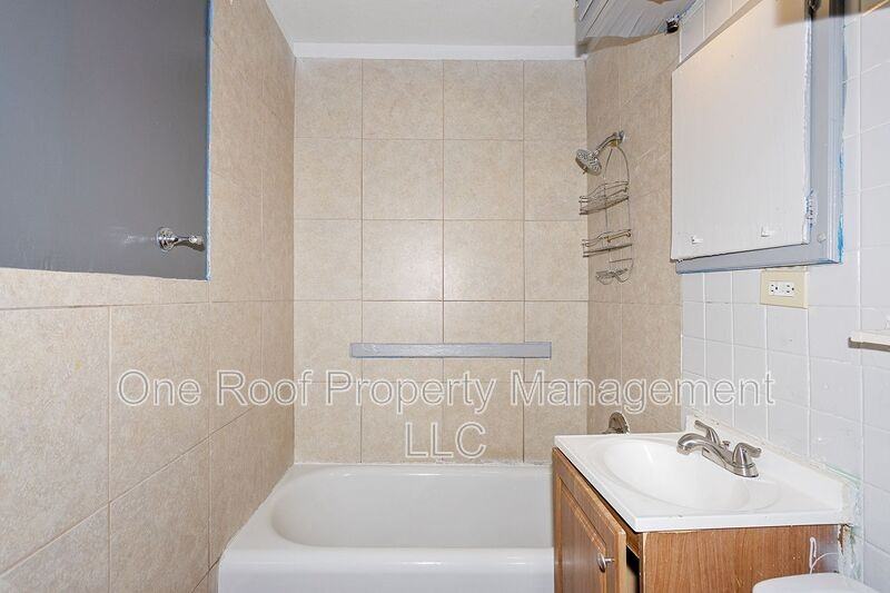 3223 E 8th St #2W - Photo 5 of 19