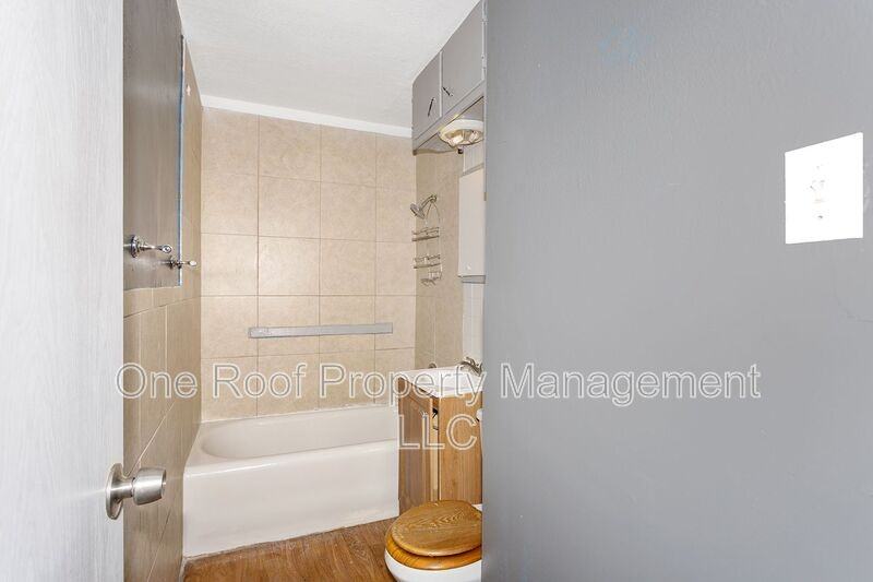 3223 E 8th St #2W - Photo 6 of 19