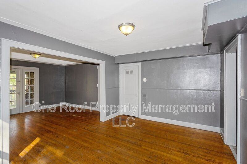 3223 E 8th St #2W - Photo 7 of 19