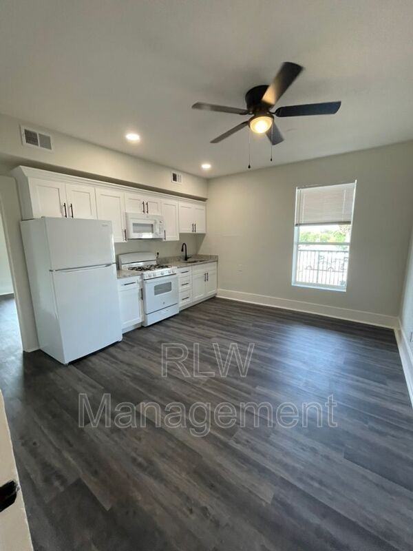 11 N Central Ave #203 - Photo 2 of 14