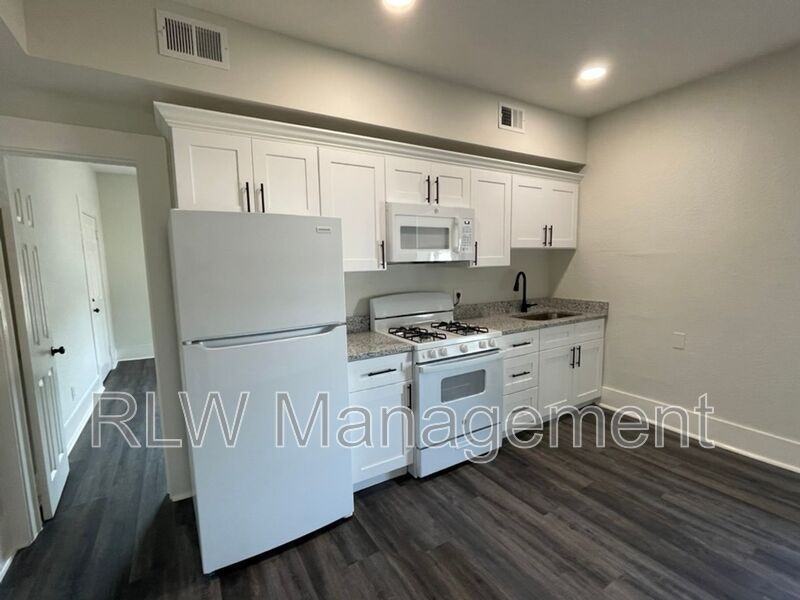 11 N Central Ave #203 - Photo 3 of 14