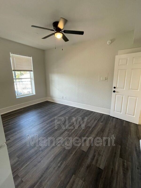 11 N Central Ave #203 - Photo 4 of 14