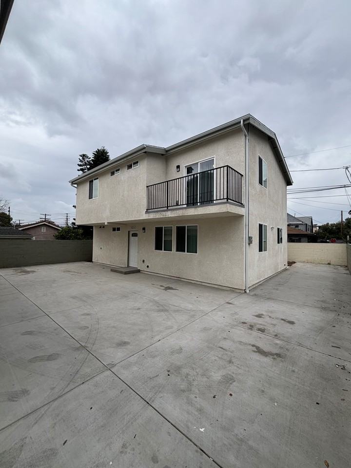 1822 1/2 North Daly Street - Photo 5 of 33