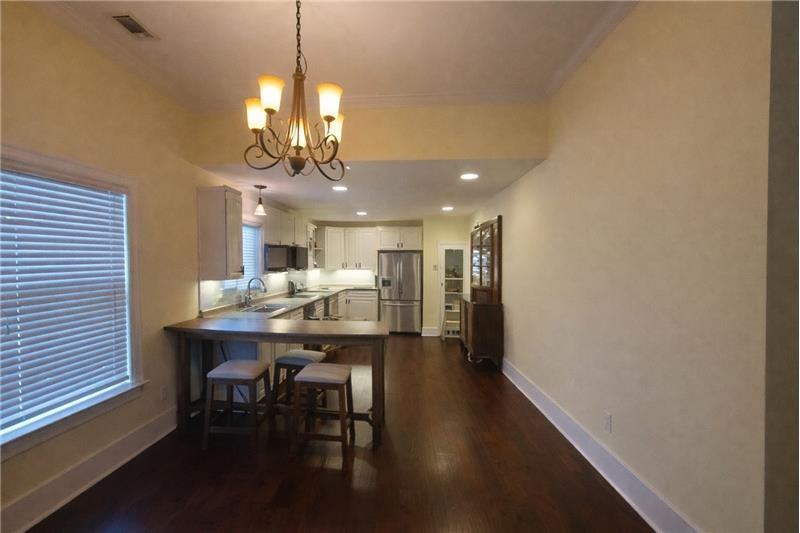 602 E 34th St - Photo 4 of 12