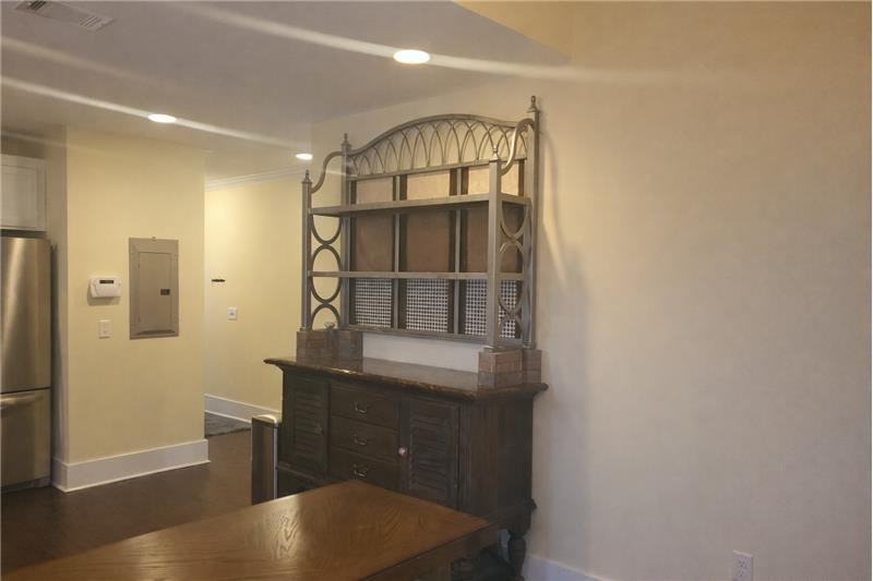 602 E 34th St - Photo 5 of 12