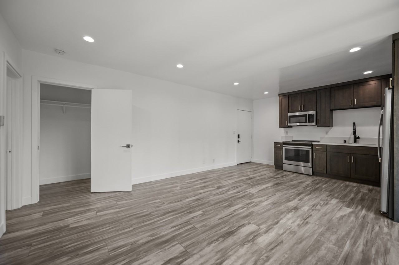 451 Coronado Terrace #4 - Photo 7 of 23