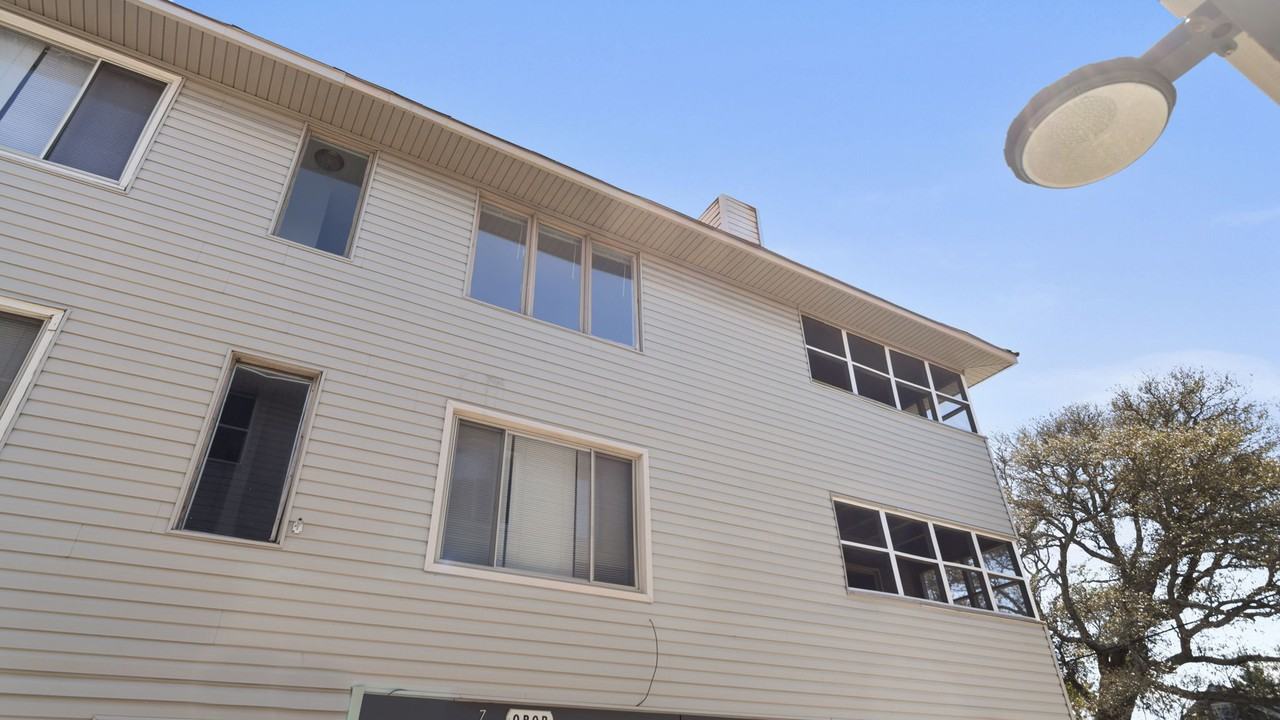 1415 East Ocean View Avenue - Photo 7 of 28