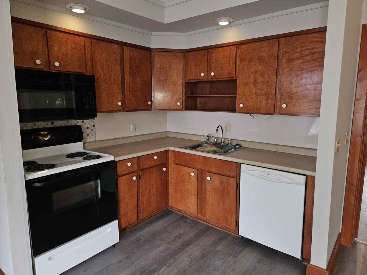 Main St. Manchester - Photo 5 of 17