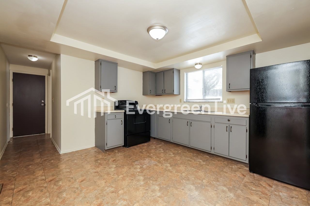 6420 Larcomb Dr - Photo 5 of 15