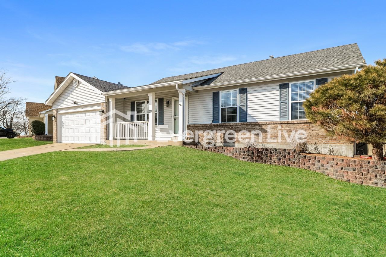 221 Cherrywood Parc Dr - Photo 2 of 15