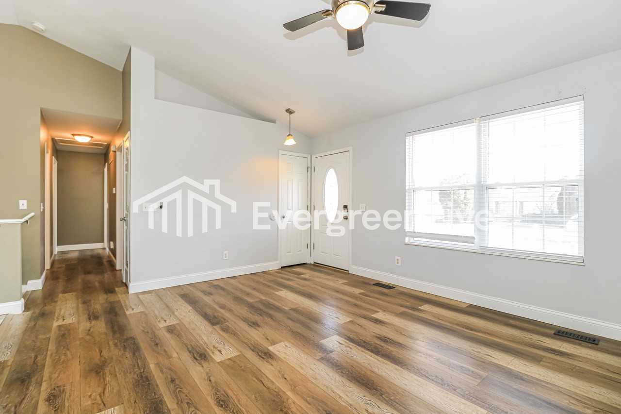 221 Cherrywood Parc Dr - Photo 3 of 15