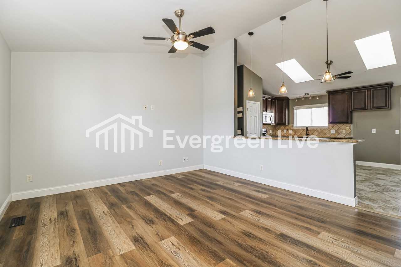 221 Cherrywood Parc Dr - Photo 4 of 15