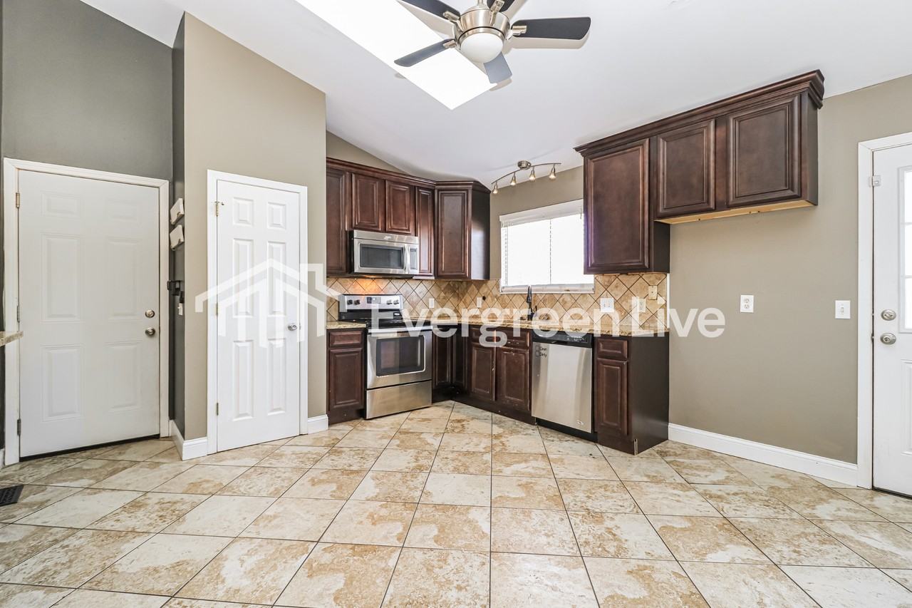 221 Cherrywood Parc Dr - Photo 5 of 15