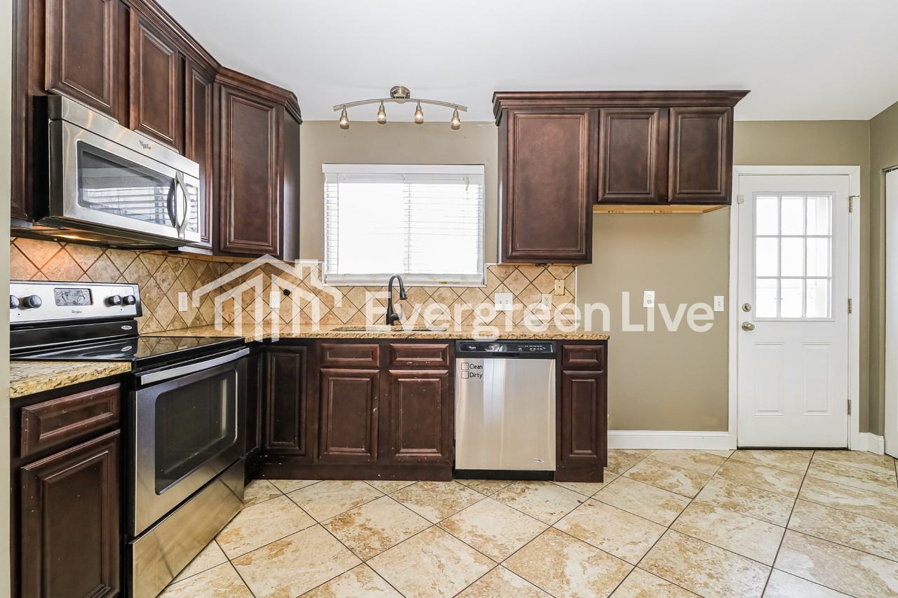 221 Cherrywood Parc Dr - Photo 6 of 15