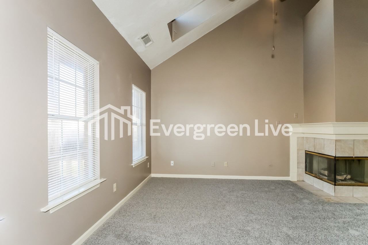 1175 Brady Hollow Ln - Photo 2 of 15