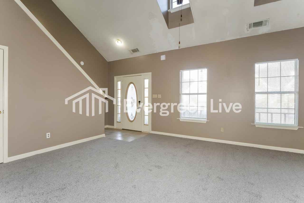 1175 Brady Hollow Ln - Photo 3 of 15