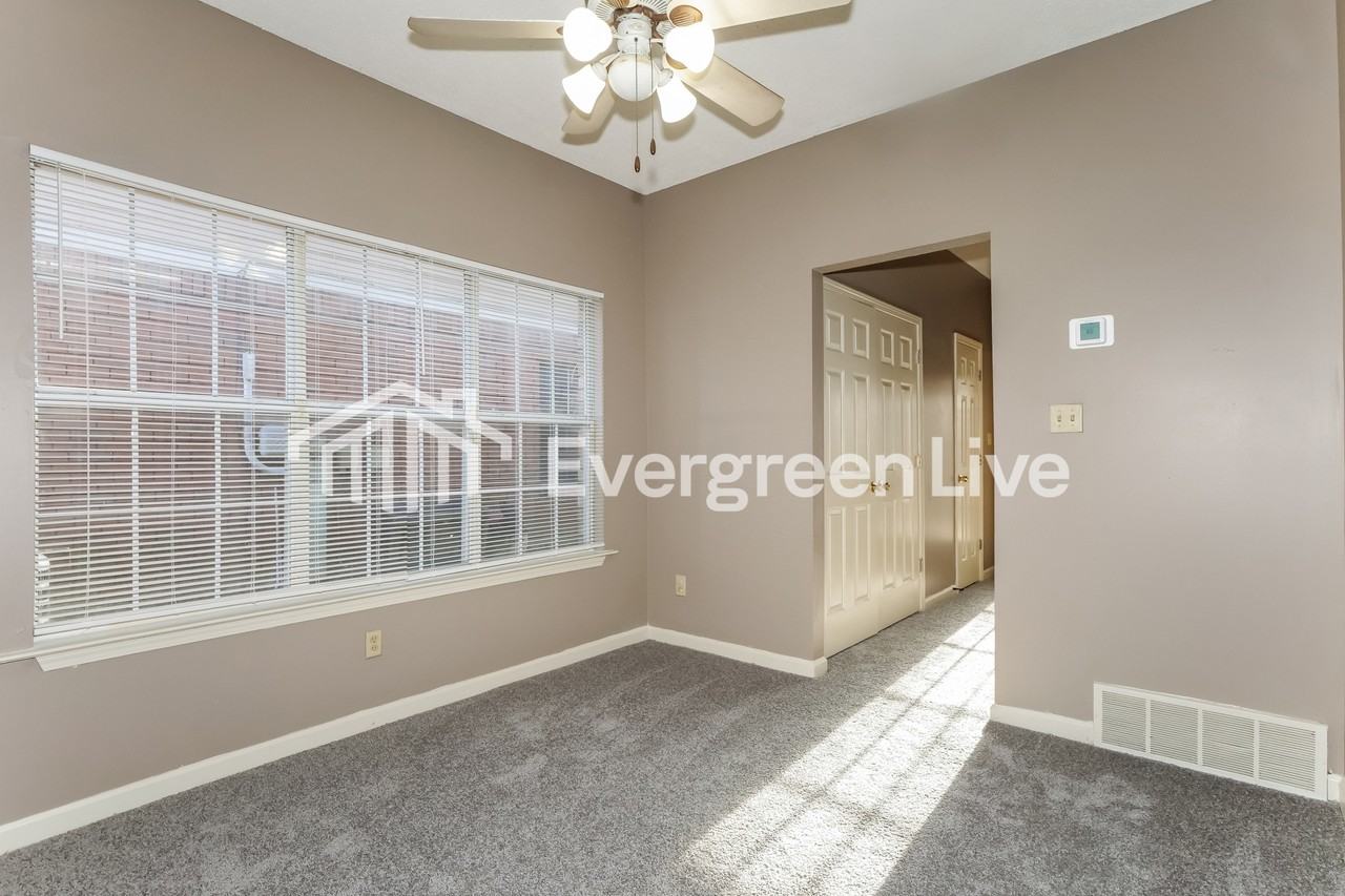 1175 Brady Hollow Ln - Photo 4 of 15