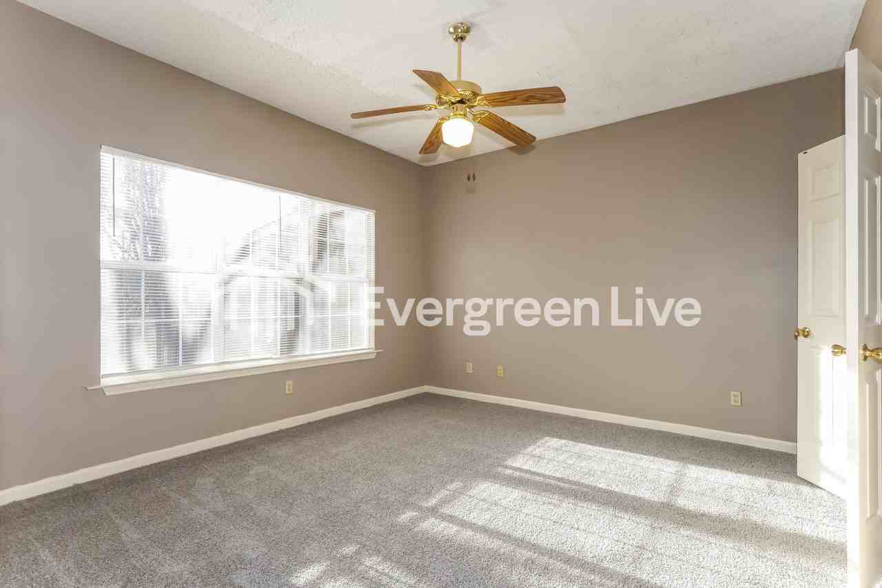 1175 Brady Hollow Ln - Photo 6 of 15