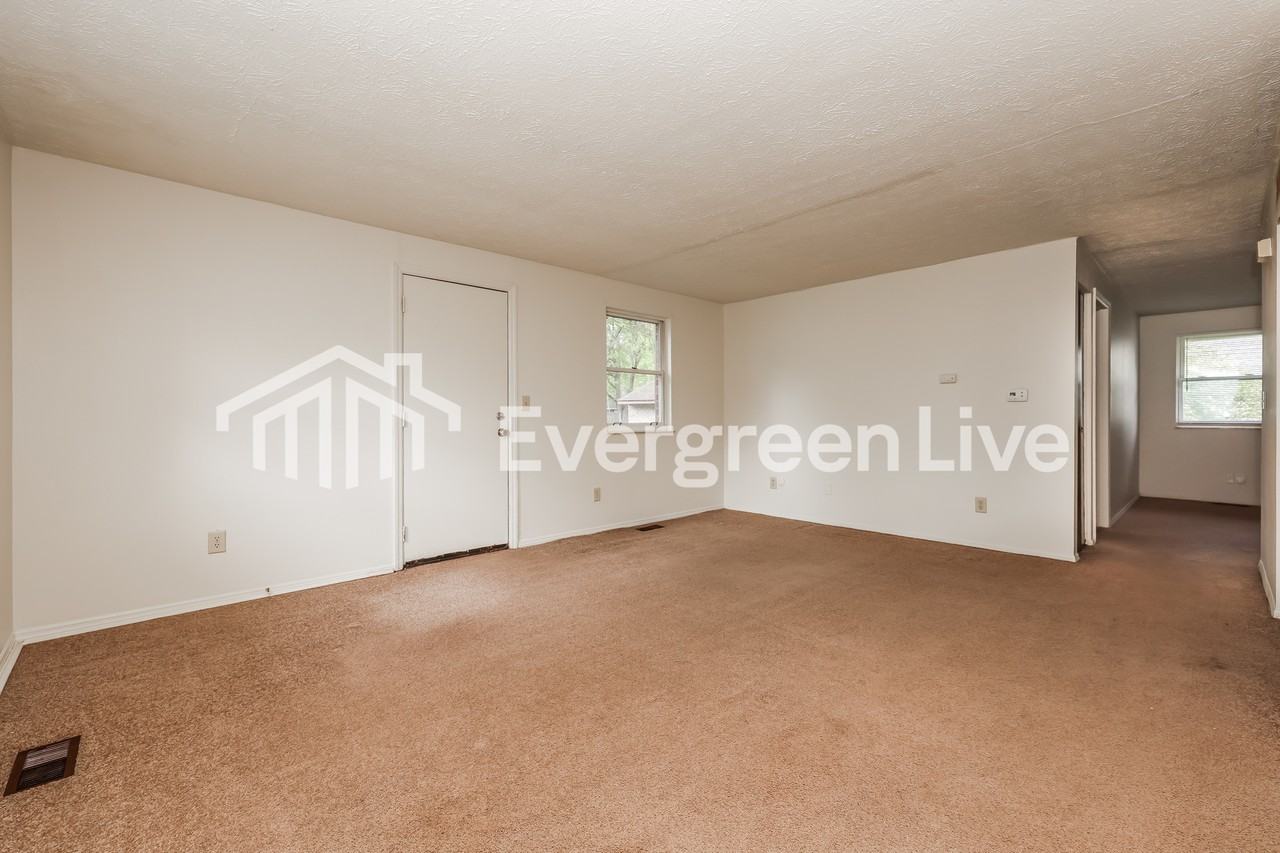 8173 Mount Washington Dr - Photo 3 of 15