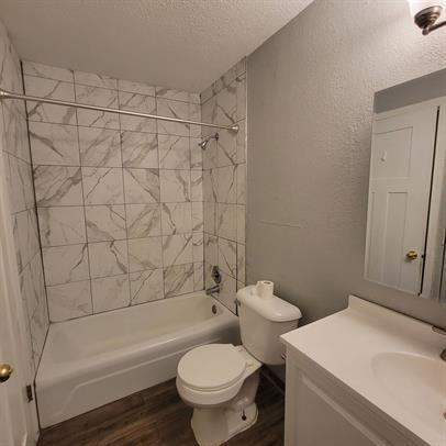 1560 Willis Ave - Photo 6 of 50