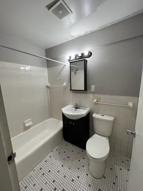 179 Charles Street Northeast - Photo 5 of 8