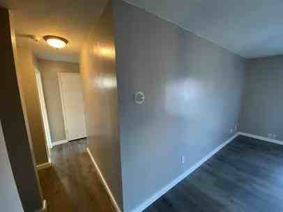 Local 25 Apartments - Photo 3 of 28