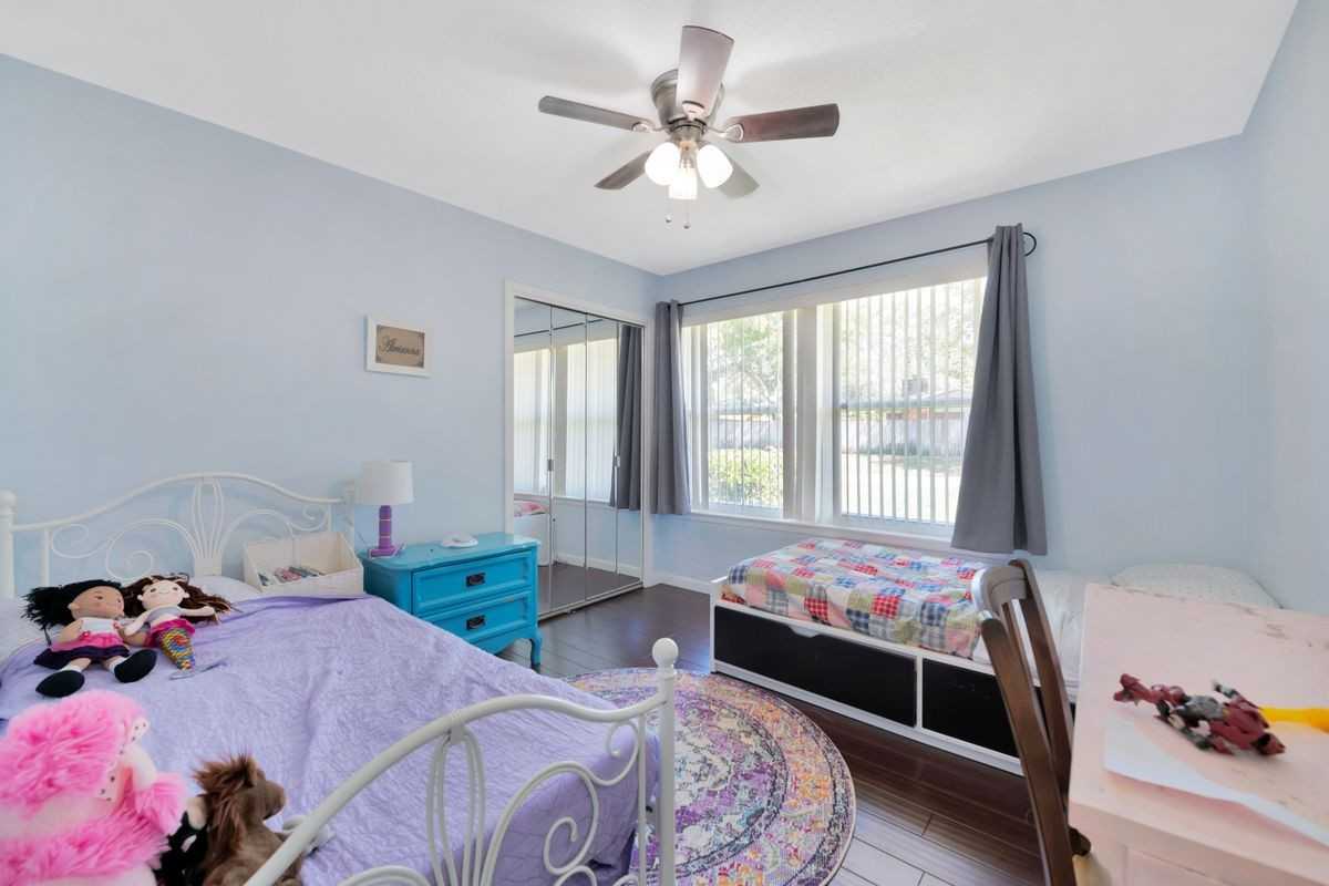 1126 Coral Dr - Photo 7 of 19