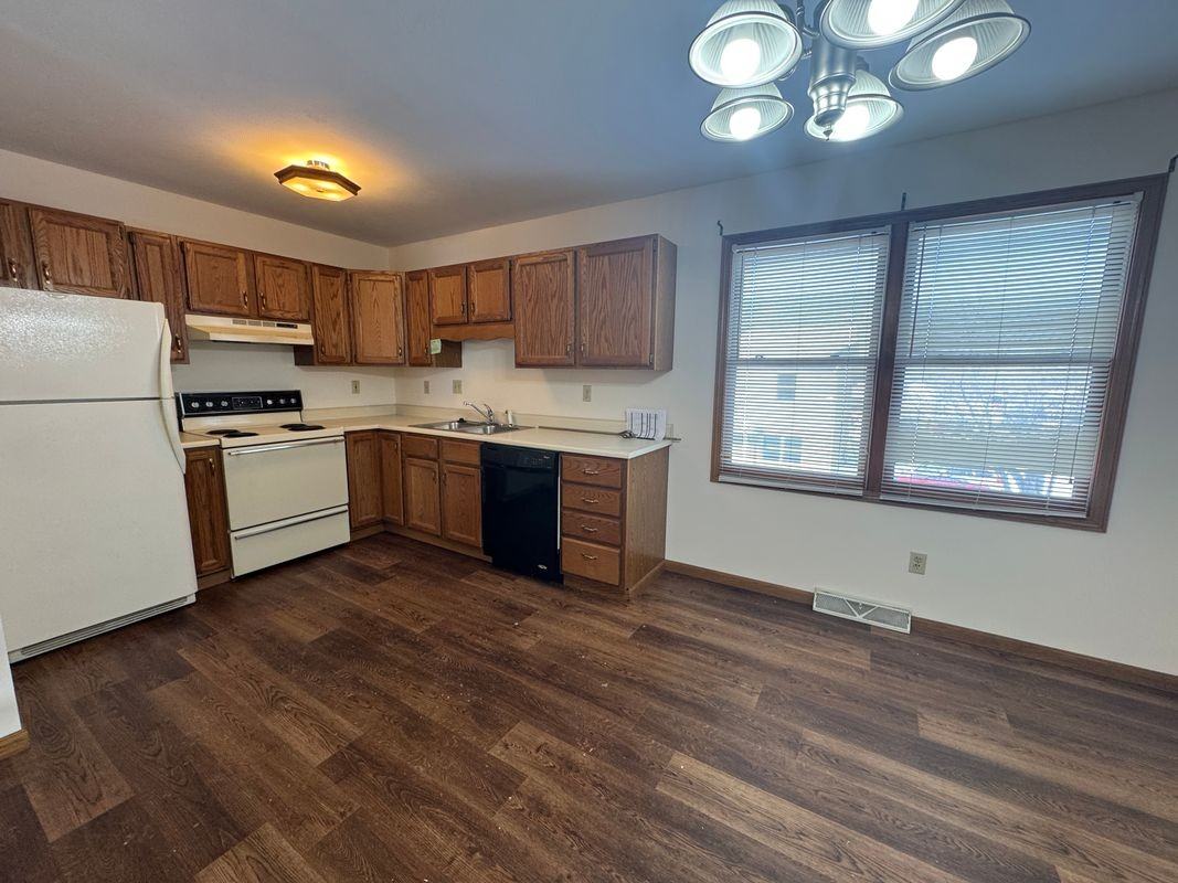 4024 Canterbury Dr - Photo 3 of 12