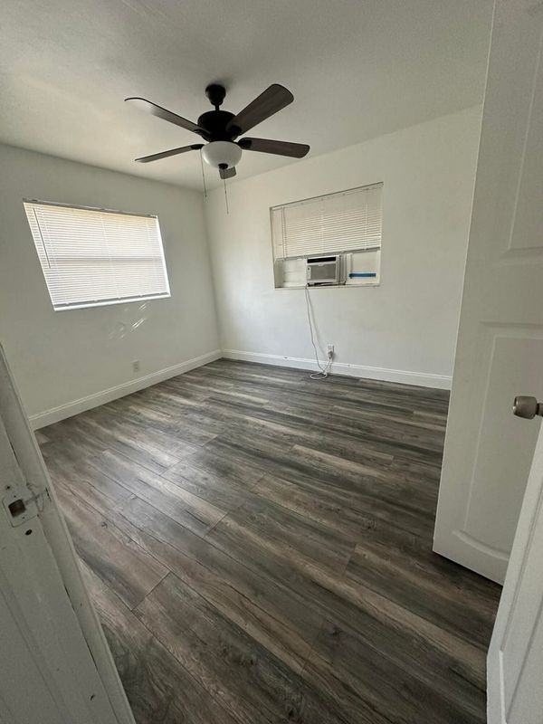 1245 W 35th St ##3 - Photo 7 of 10