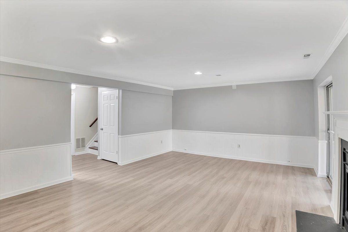 8530 London Bridge Way - Photo 4 of 14