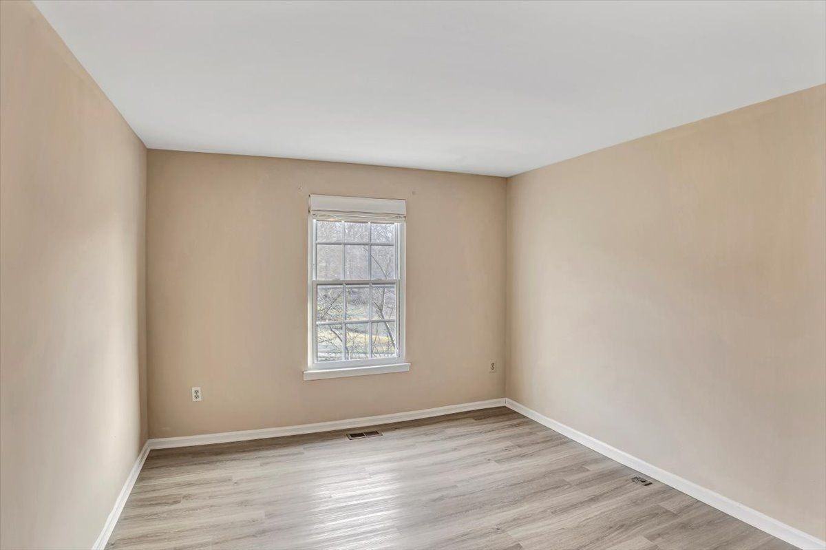 8530 London Bridge Way - Photo 5 of 14