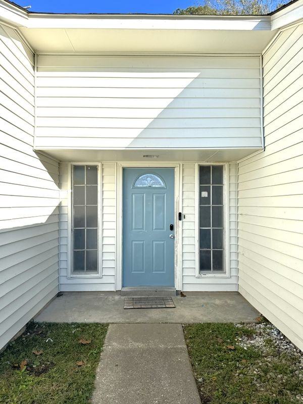 114 Bluefield Dr - Photo 2 of 16