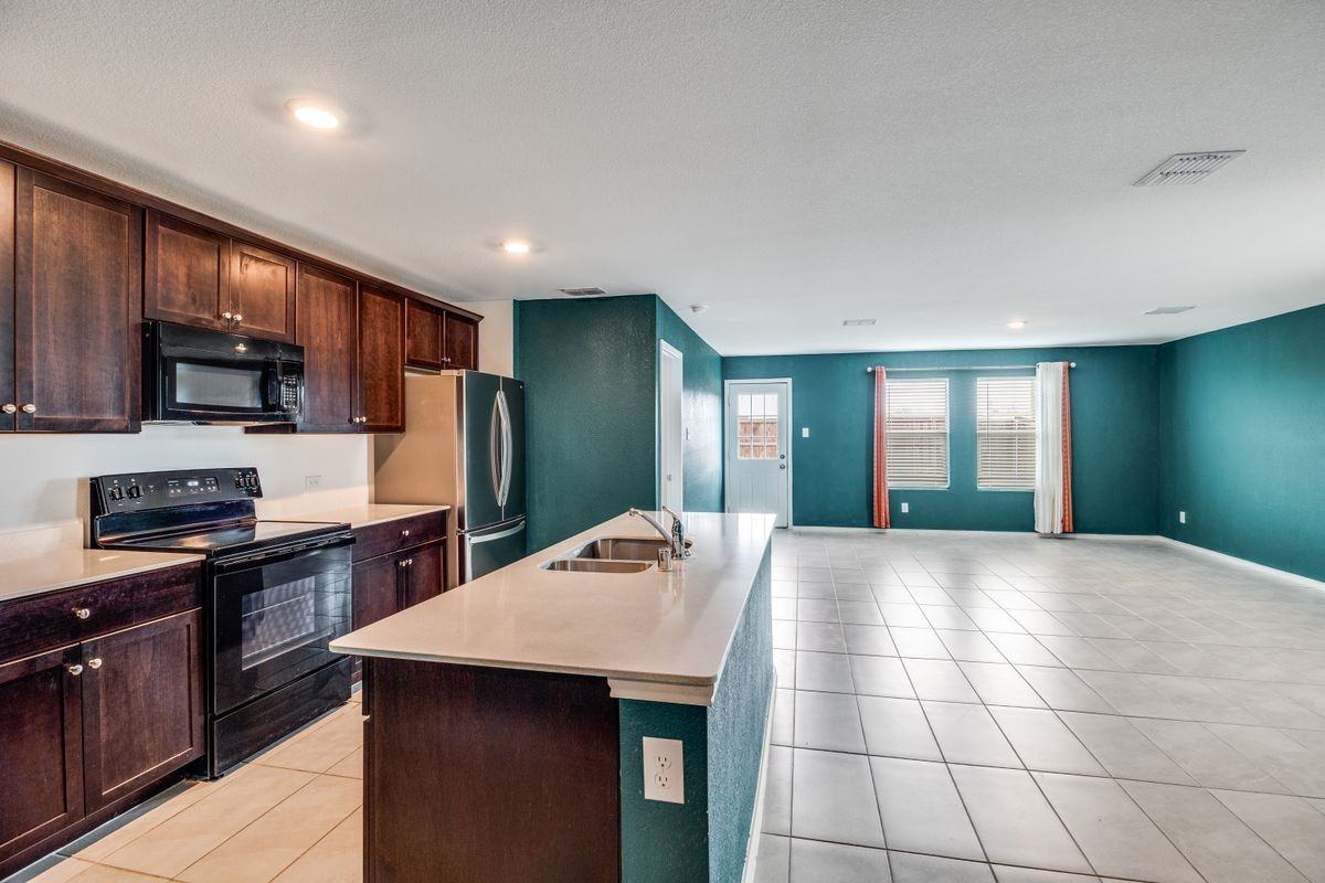 5421 Rockrose Ln - Photo 2 of 12