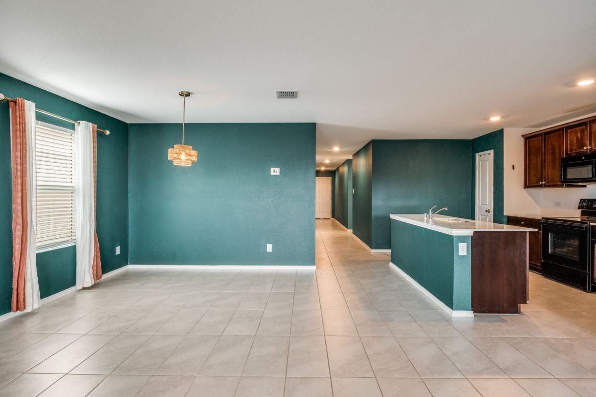 5421 Rockrose Ln - Photo 3 of 12