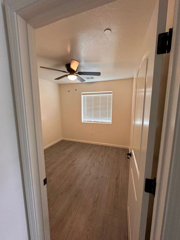 650 S R St - Photo 5 of 14