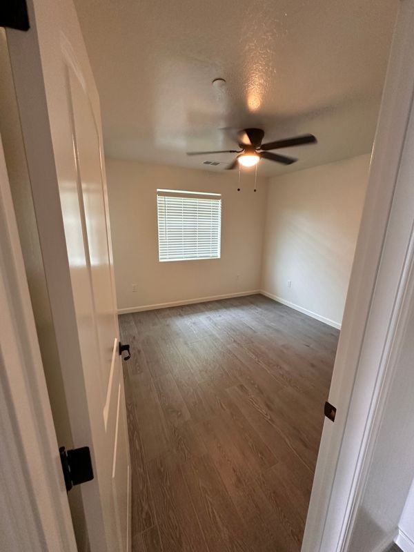 650 S R St - Photo 7 of 14