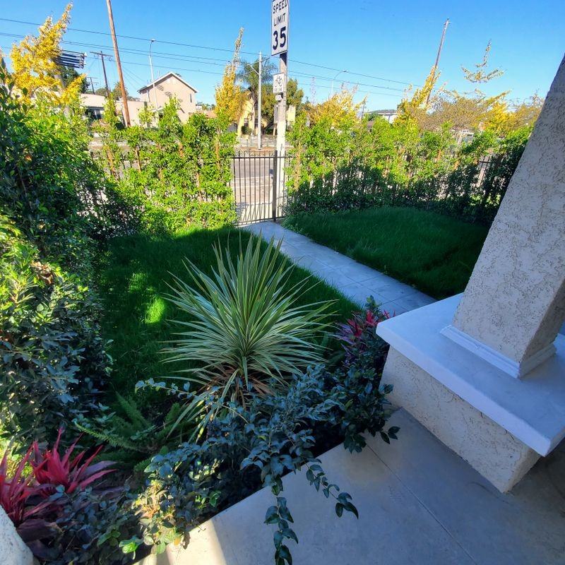 1742 Exposition Blvd - Photo 2 of 27