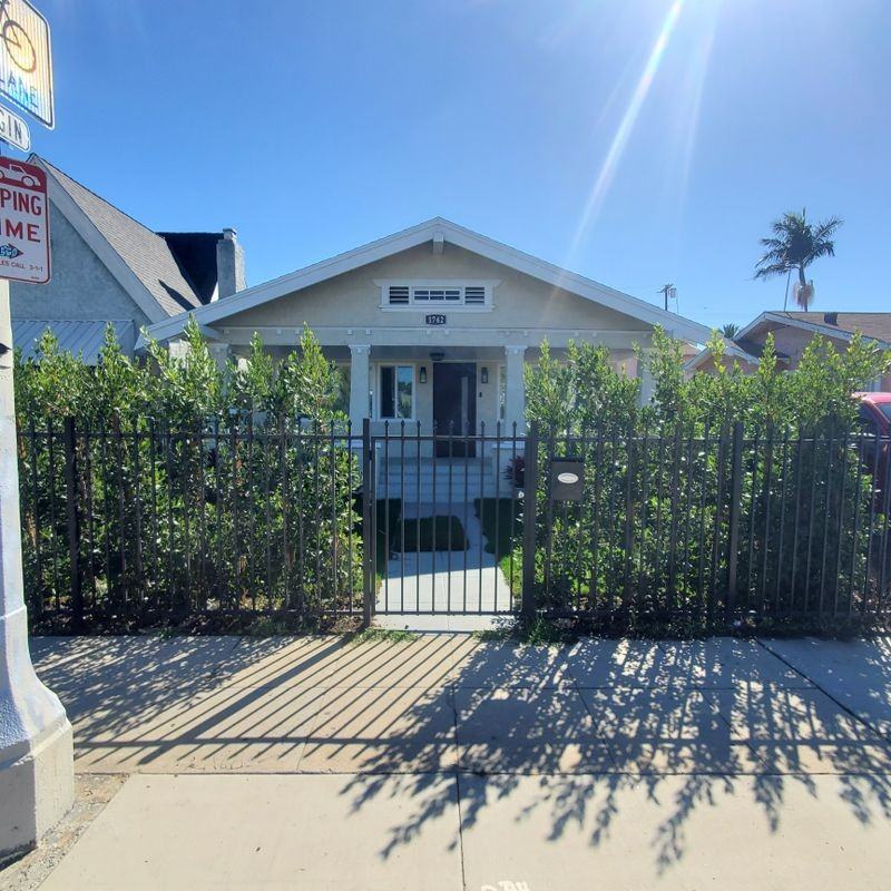 1742 Exposition Blvd - Photo 5 of 27