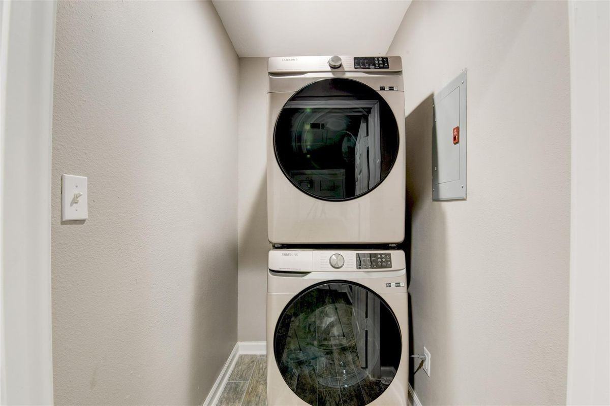 3491 Balboa Cir - Photo 3 of 38