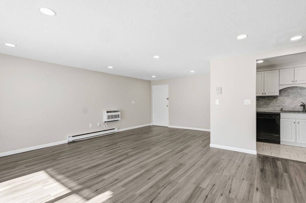 18 Fountain Ln - Photo 4 of 29