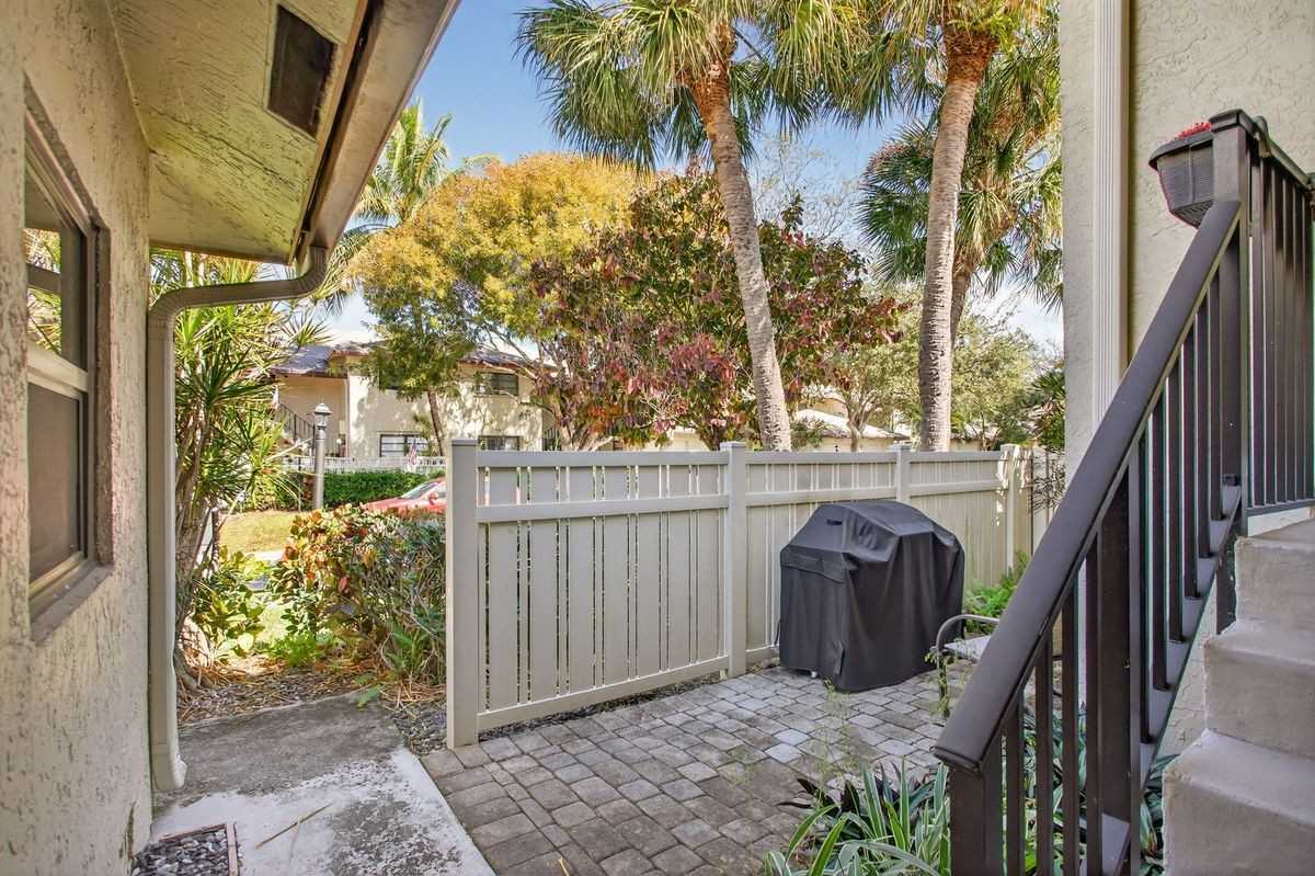 1780 Ne 39th Ct - Photo 4 of 30