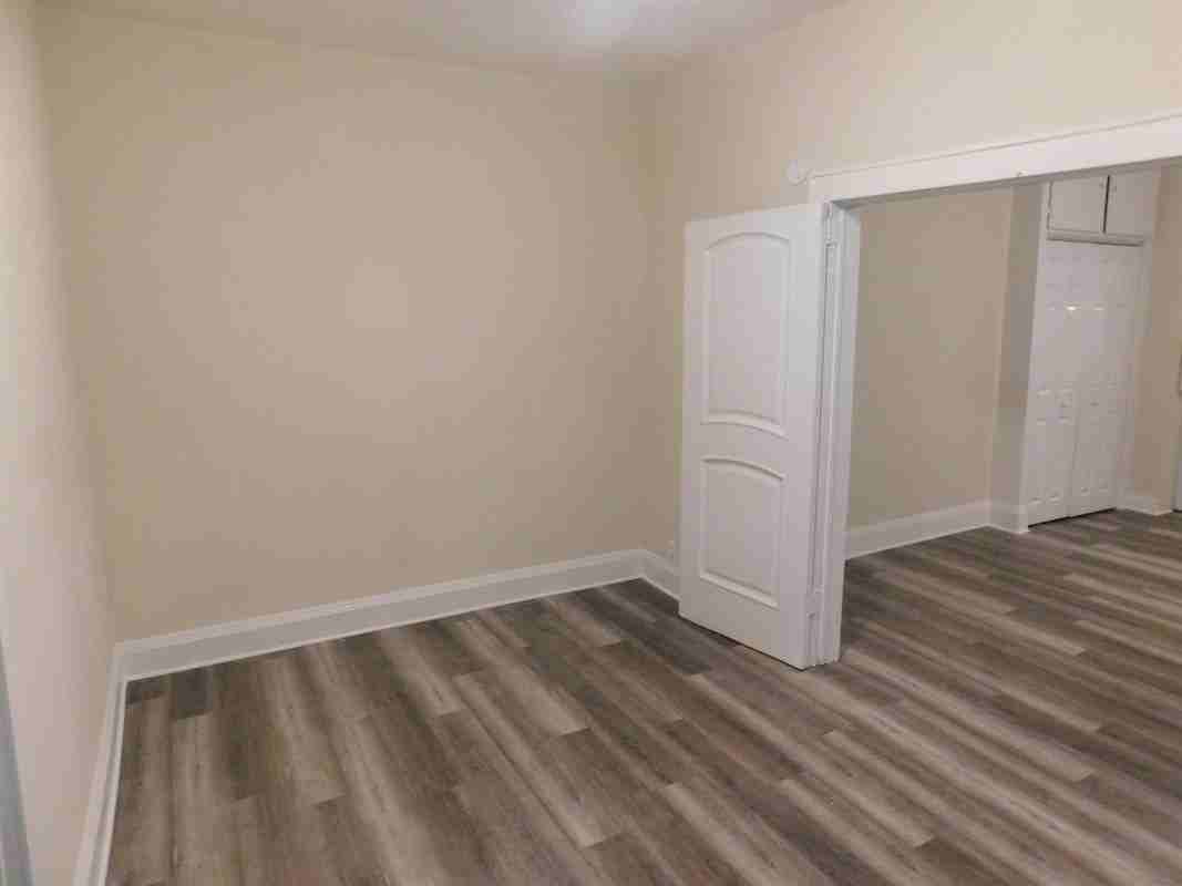 242 Griffith St - Photo 3 of 9