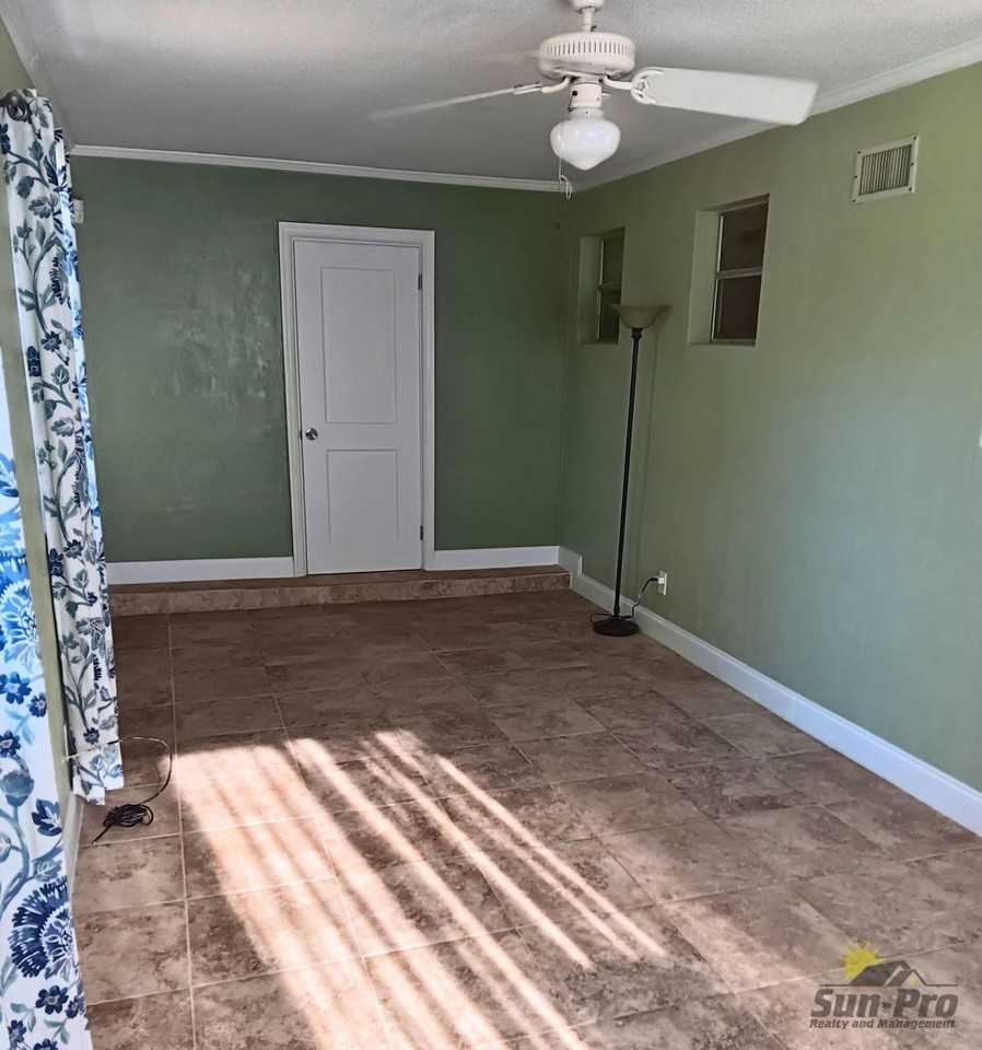 619 Hudson St - Photo 3 of 10